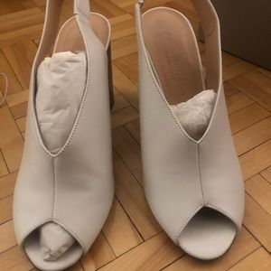 Club Monaco white sandals - perfect for summer